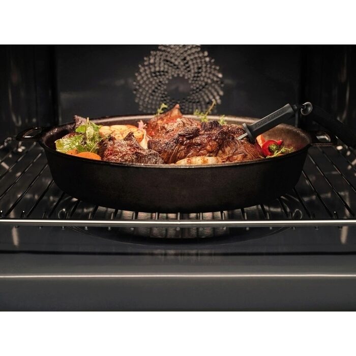 Приготвяне на месо във фурна Electrolux KVLAE2DGT с термосонда