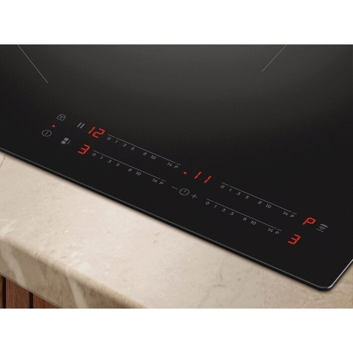 Контролен панел на индукционен плот Electrolux EIV63449CT