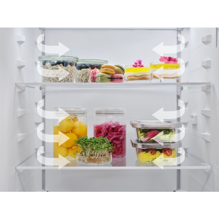 Вътрешно пространство и рафтове на Electrolux LNT5ME32U1