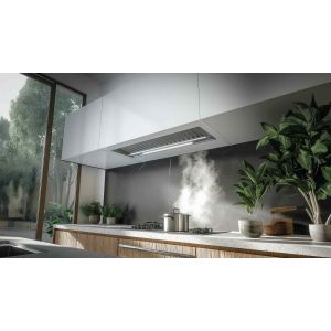 Абсорбатор за вграждане Sirius SL906-L 85 см с LED осветление, монтиран над газов плот в модерна кухня
